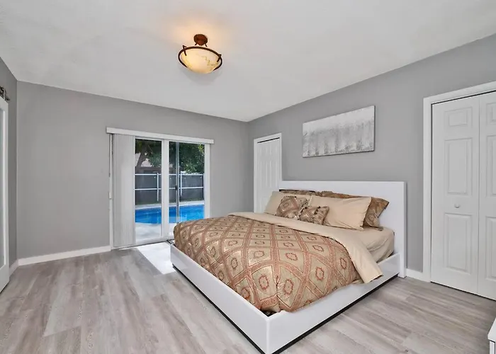 Spacious 4 Bedrooms, 2 Bathroom House With Pool