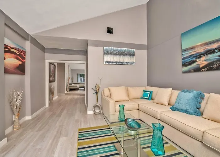 Spacious 4 Bedrooms, 2 Bathroom House With Pool