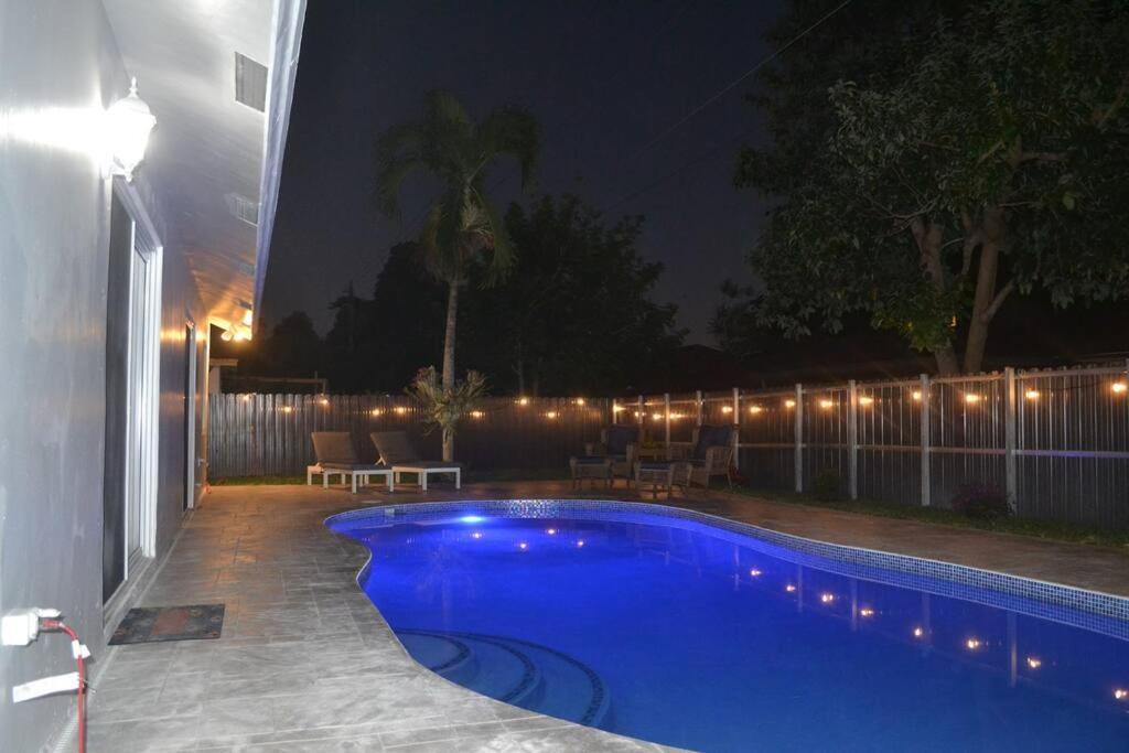 Hébergement de vacances Spacious 4 Bedrooms, 2 Bathroom House With Pool