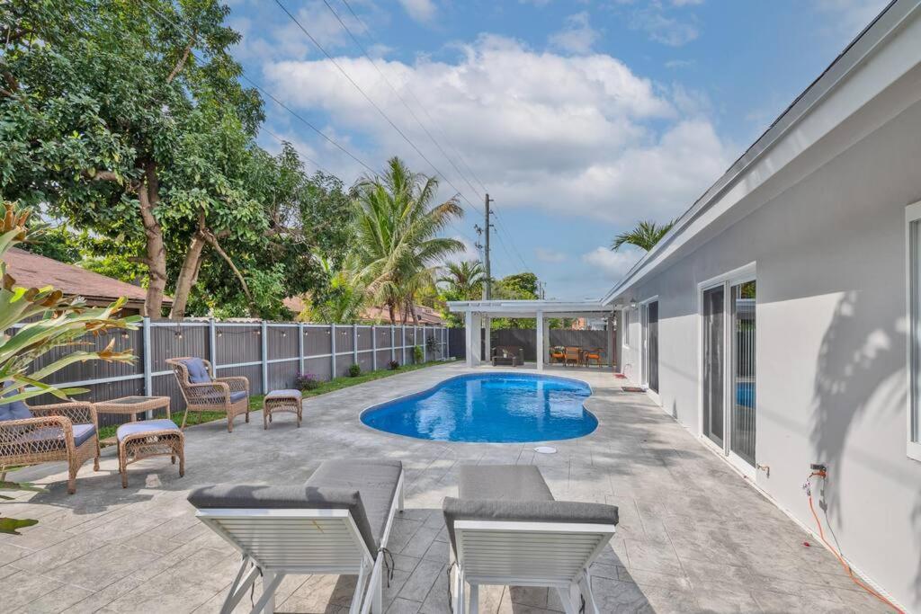 Spacious 4 Bedrooms, 2 Bathroom House With Pool Hébergement de vacances Miramar