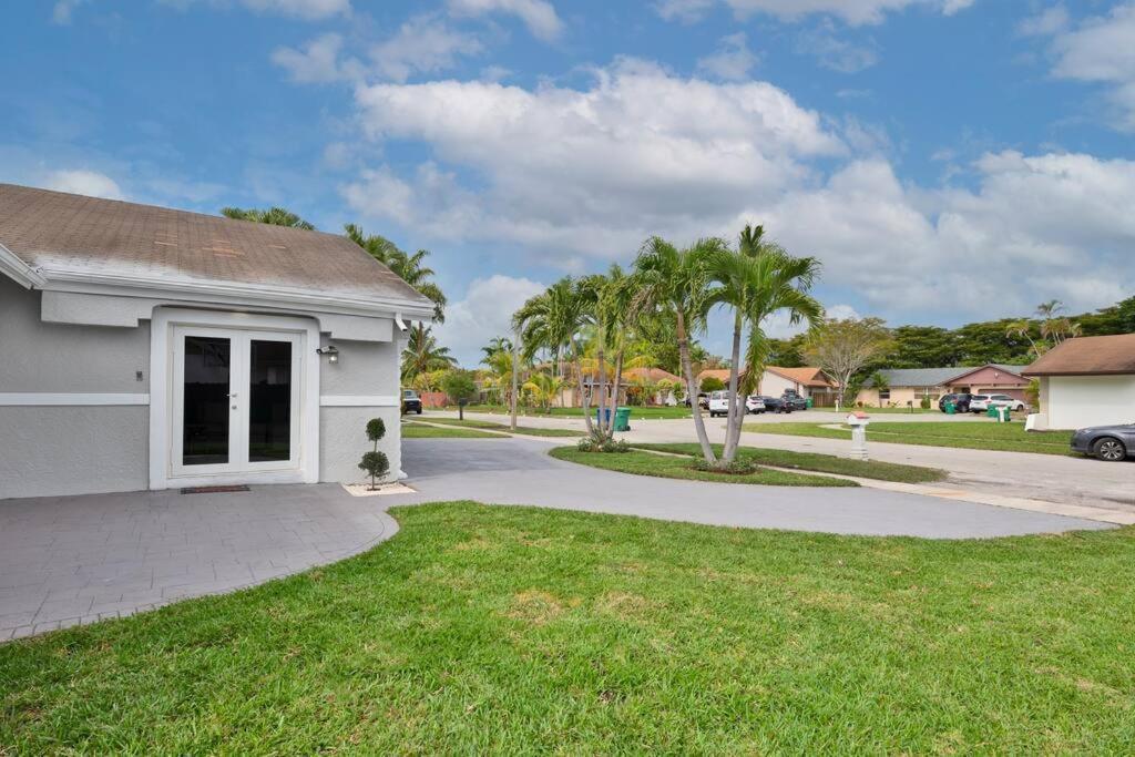Hébergement de vacances Spacious 4 Bedrooms, 2 Bathroom House With Pool *